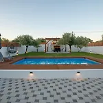 بيت للعطل Garden Olive Luxury أرخانجلوس